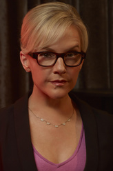 Linda Martin（拉琪儿·哈里斯饰演）