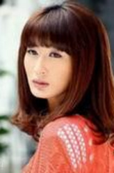 郝安娜（郭珍霓饰演）