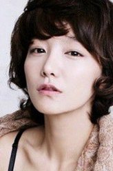 韩美丽（申素率饰演）