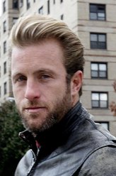 Danny Williams（斯科特·凯恩饰演）