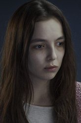 艾薇·莫克森/Ivy Moxam（朱迪·科默饰演）