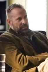 “柏林”（彼得·斯特曼饰演）