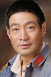 董向坤（翟万臣饰演）