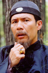 施爷（姚安濂饰演）