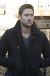 Tom Keen（瑞安·艾戈尔德饰演）