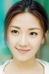 罗伊人（菅韧姿饰演）