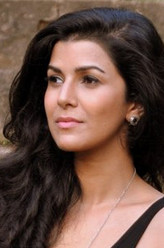 尼姆拉特·考尔（尼姆拉特·考尔饰演）