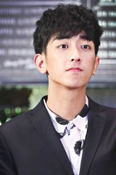 春山（王旭东饰演）