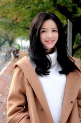 邓薇（班嘉佳饰演）