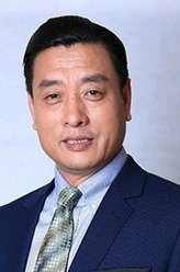 肖团长（刘立伟饰演）