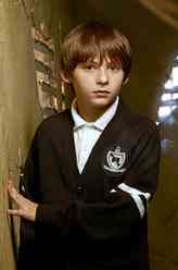 亨利·米尔斯（杰瑞德·吉尔摩尔饰演）