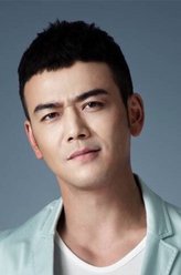 罗天阳（杨烁饰演）