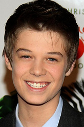 乔·麦卡利斯特（科林·福特饰演）