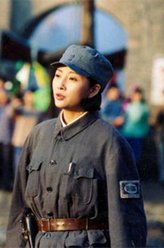 东方闻英（殷桃饰演）