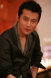 李春立（章劼饰演）