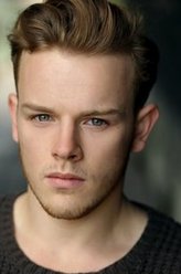 Leslie Durrell（卡伦·伍德豪斯饰演）