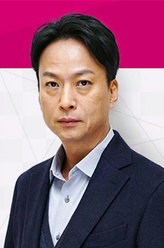 大文字哲人（椎名桔平饰演）