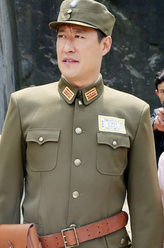 戚本忠（于震饰演）