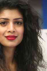 Kala Dandekar（蒂娜·德赛饰演）