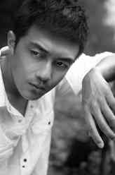 翟耀（李泽锋饰演）