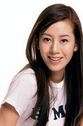 童爱苹（梁靖琪饰演）