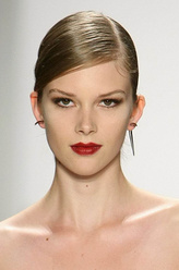 Kirsten Clark（艾玛·伊西塔饰演）