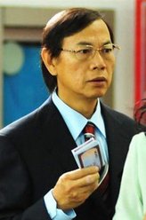 David.陈（罗家英饰演）