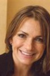 D.I. Alex Fielding（西蒙内·拉赫比比饰演）