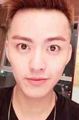 姚子奇（安佑德饰演）