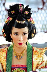 姚金玲（杨怡饰演）