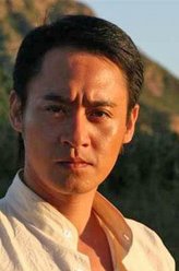 德王（修庆饰演）