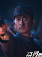 杨东善（黄俊鹏饰演）